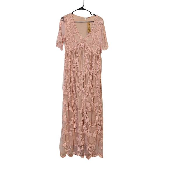 BaeVely Dresses & Skirts - BAEVELY Blush Pink Lace Maxi Dress, Size Medium